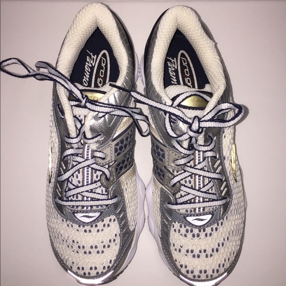 🤾♀️BRAND NEW Saucony Sneakers - Picture 2 of 6